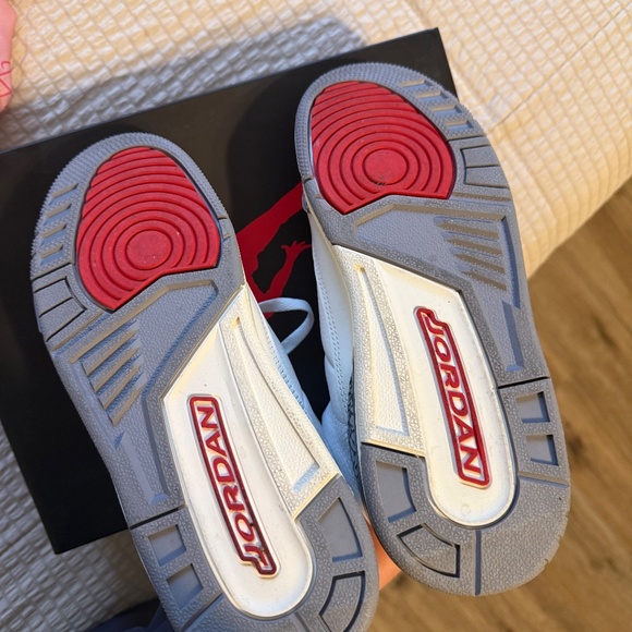 Air Jordan 3 Retro "White Cement Reimagined" sneaker - Picture 2 of 5